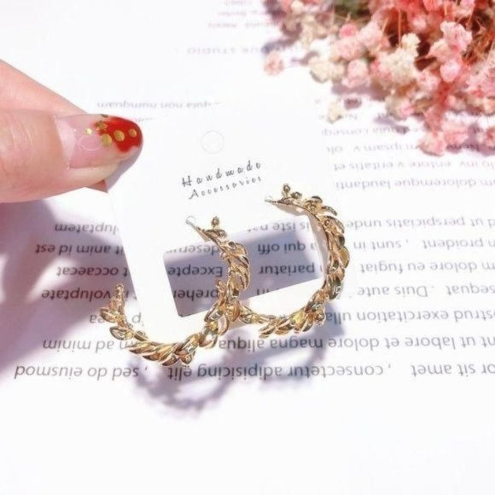 BOHO Vintage Style Golden 3D Wreath Style Half Circle Hoop Earrings